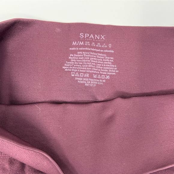 Spanx Look At Me Now seamless moto leggings. - Picture 3 of 6